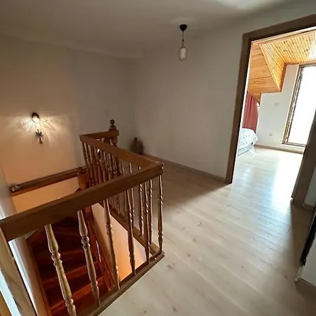 Apartment Dublex Roof With Ac, Perfect Location Istanbul