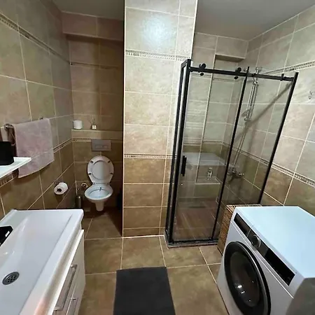 Apartman Dublex Roof With Ac, Perfect Location *